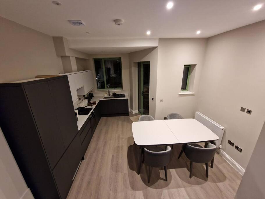 Stunning Newbuilt 3 Bed House Sleeps 9 Vila Edmonton Exterior foto
