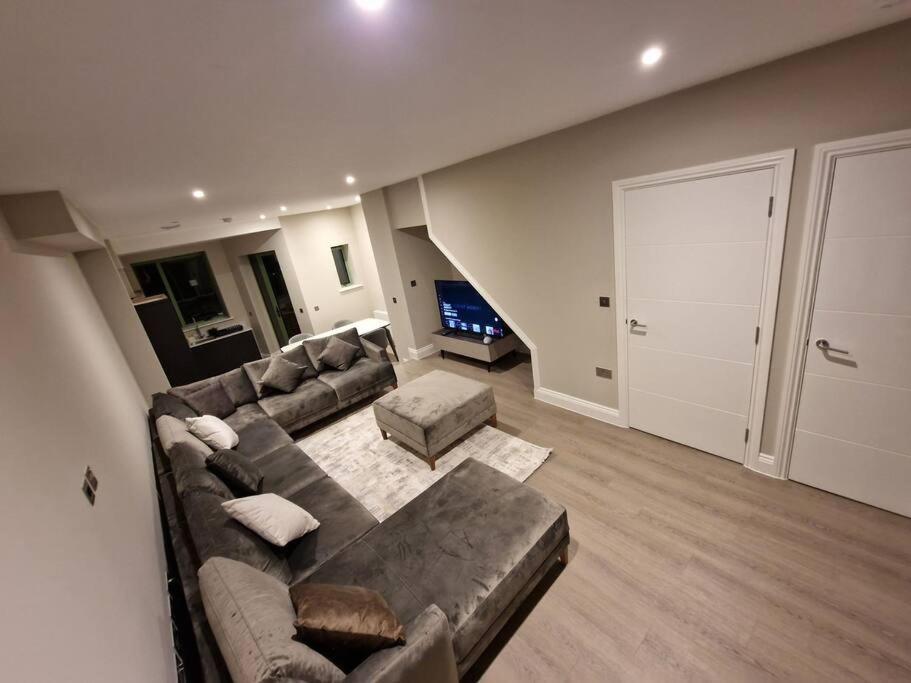 Stunning Newbuilt 3 Bed House Sleeps 9 Vila Edmonton Exterior foto