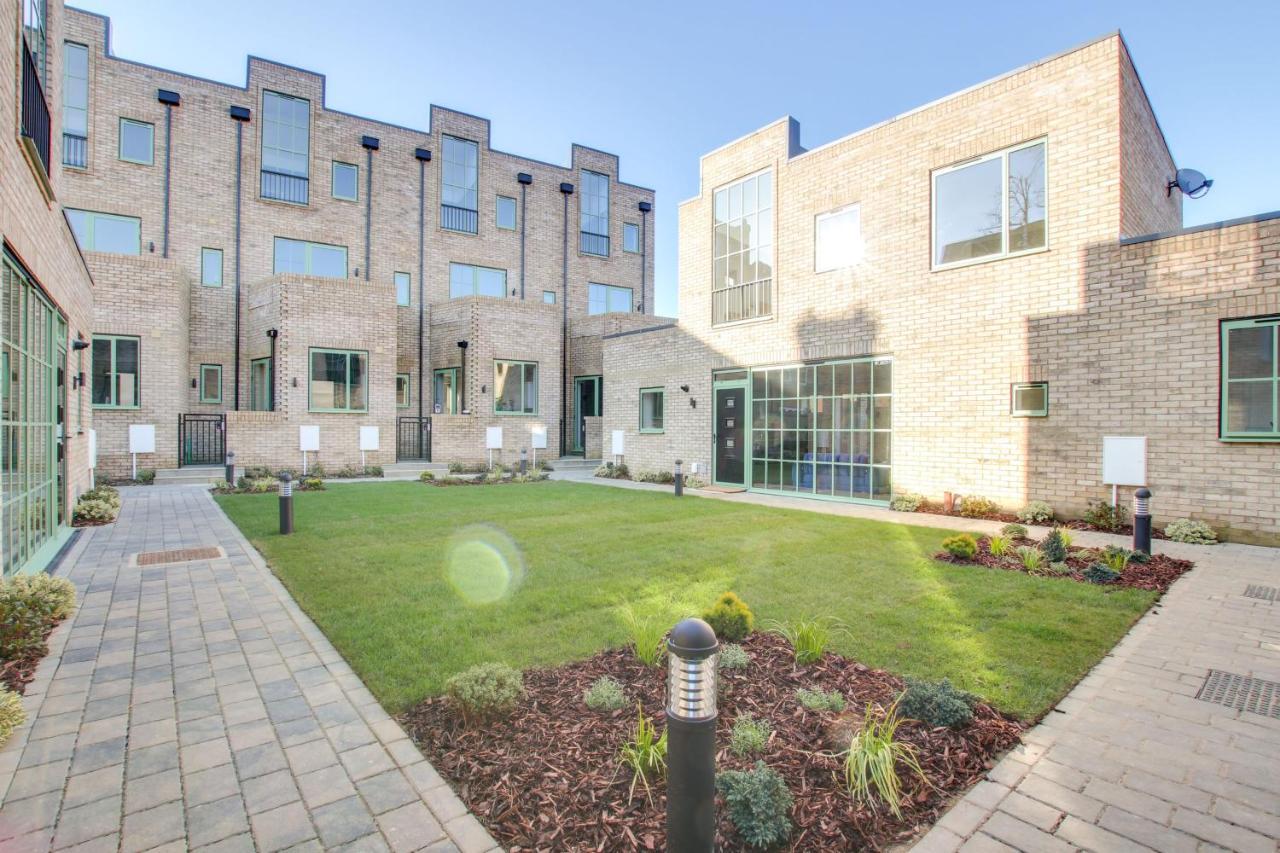 Stunning Newbuilt 3 Bed House Sleeps 9 Vila Edmonton Exterior foto